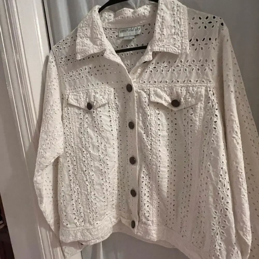 Emerald sky white eyelet lace button up jacket size medium